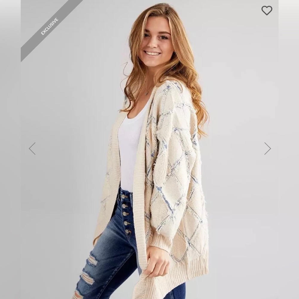 GILDED INTENT PULLED STITCH CREAM/BLUE CARDIGAN SWEATER. WOMEN’S SIZE  MEDIUM